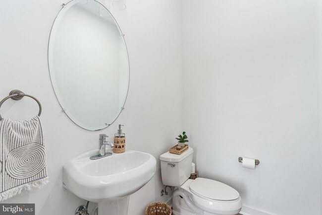 Building Photo - 308 Douglas Ave