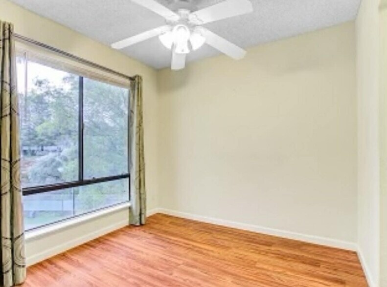 Building Photo - 300 N Civic Dr