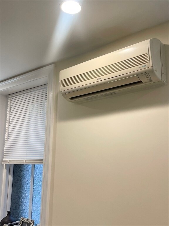 Building Photo - 76 W Cedar St