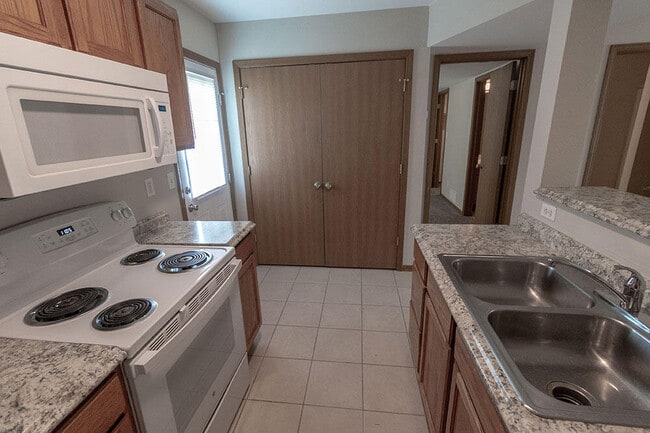 Building Photo - 3611 Zinnia Dr