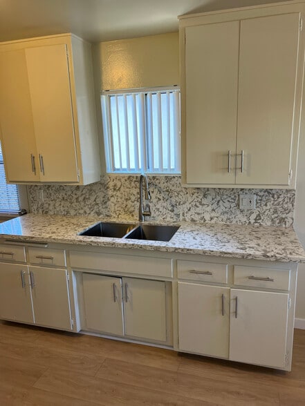 Building Photo - 1661 W 219th St