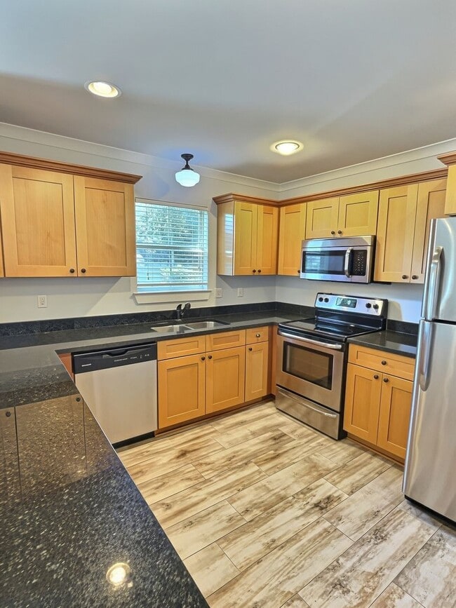 Building Photo - 3/2 Coastal Cottage in Golf Cart District | Ocean Springs School District