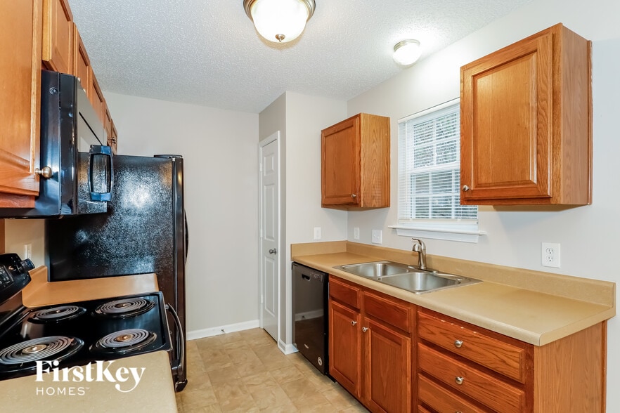 Building Photo - 2517 Pine Bark Ct