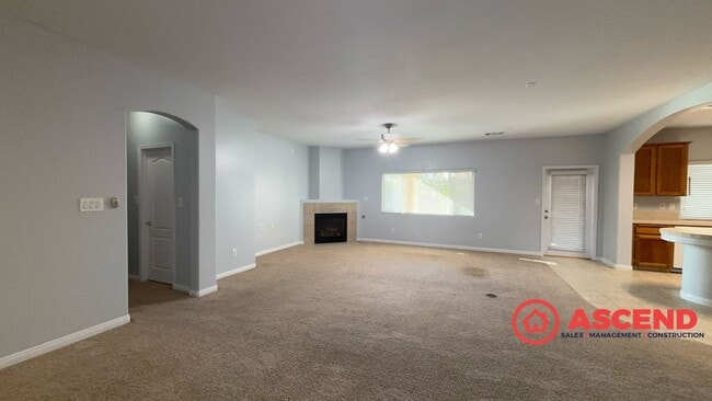 Building Photo - *MOVE IN SEPCIAL!*