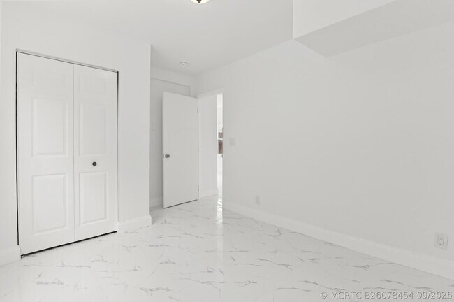 Building Photo - 515 Putnam Rd