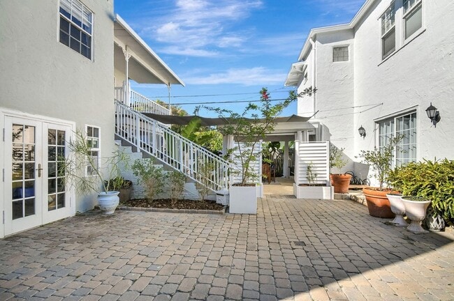 Building Photo - 412 El Prado