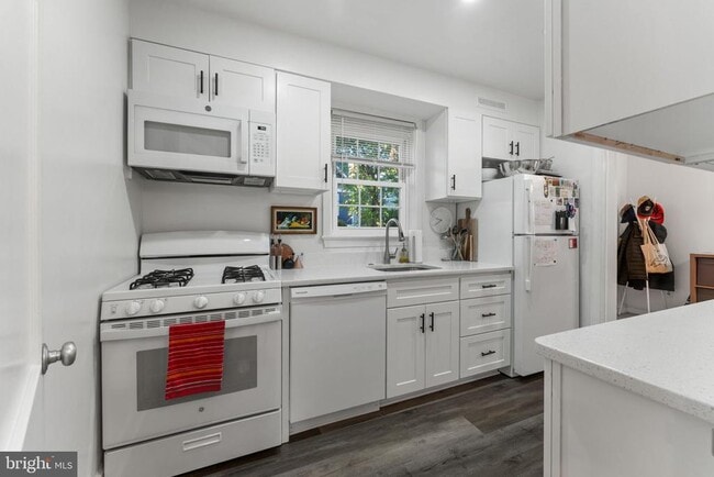 Building Photo - 5302 Baltimore Ave