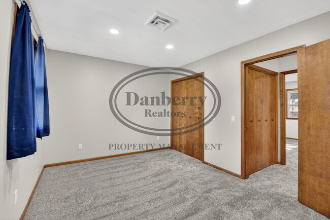 Building Photo - 3018 Gleneagle Dr