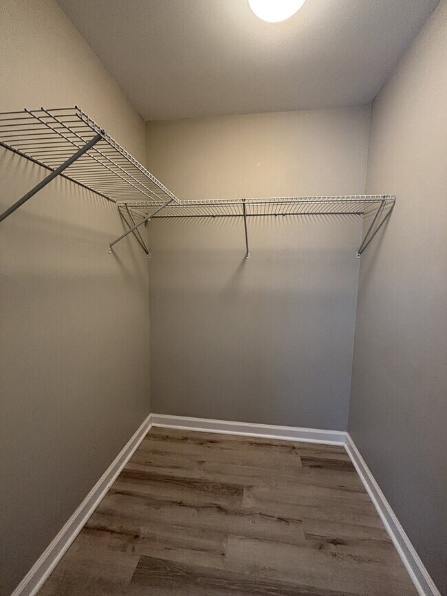 Building Photo - 8483 Yadkin Cir