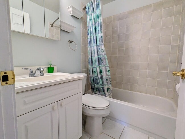 Building Photo - 159 E Mill St