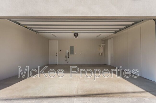 Building Photo - 157 Donax Ave