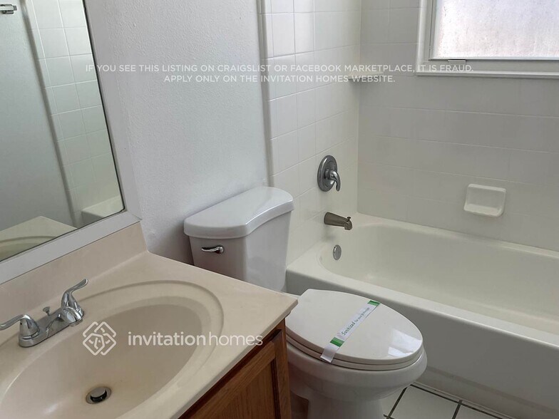 Building Photo - 1465 3rd Ave