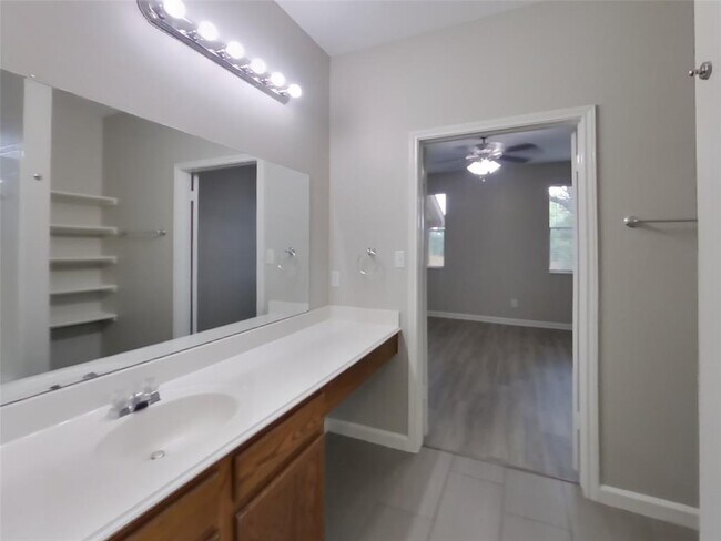Building Photo - 312 Nogales Ln