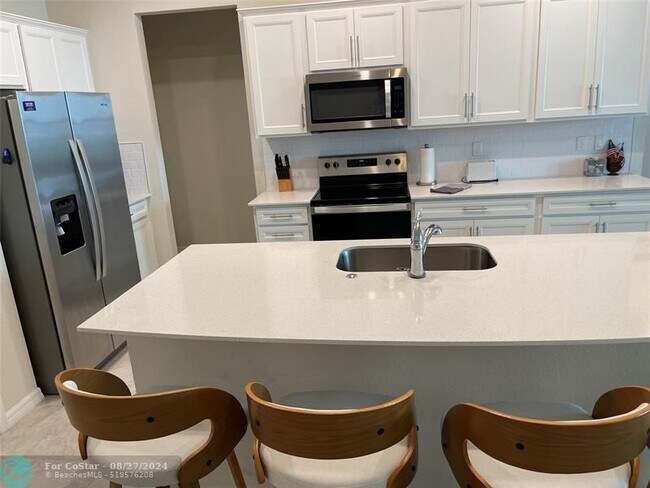 Building Photo - 2127 Appleton Cir S