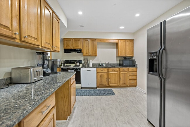 Building Photo - 8403 Woodford Ct