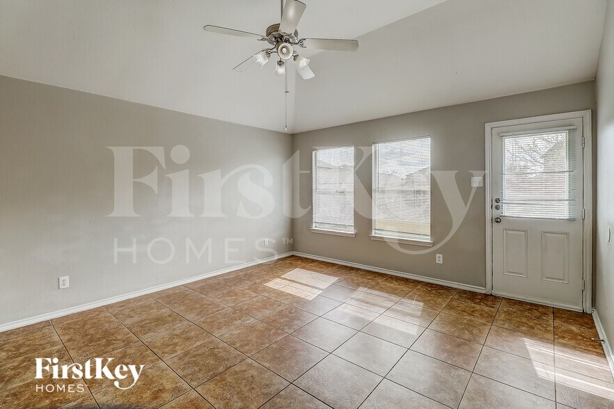 Building Photo - 1405 Silver Maple Ln