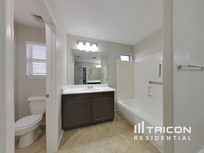 Building Photo - 43780 Elm Dr