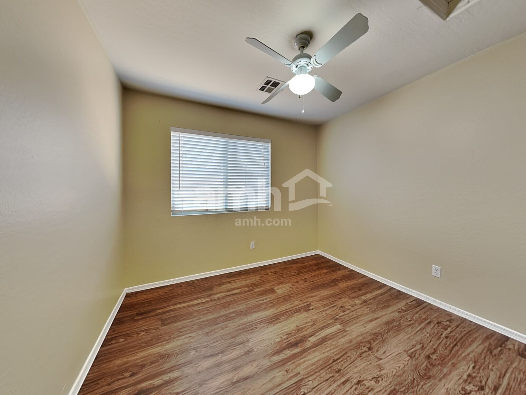 Building Photo - 8213 S 51st Dr