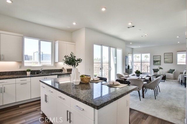 Building Photo - 1703 W Cara Dr