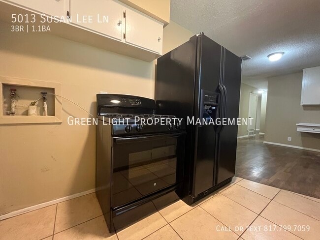 Building Photo - 5013 Susan Lee Ln
