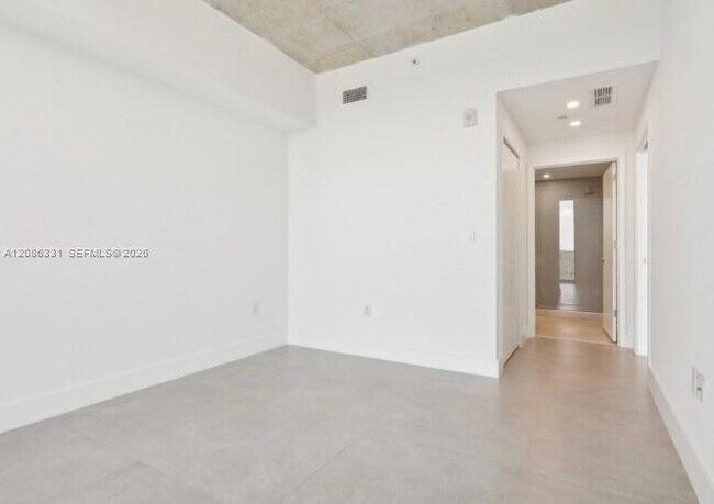 Building Photo - 13800 Highland Dr