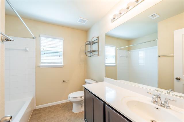 Building Photo - 939 Alamo Plaza Dr