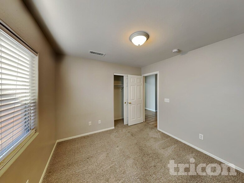 Building Photo - 5206 W Pecan Rd