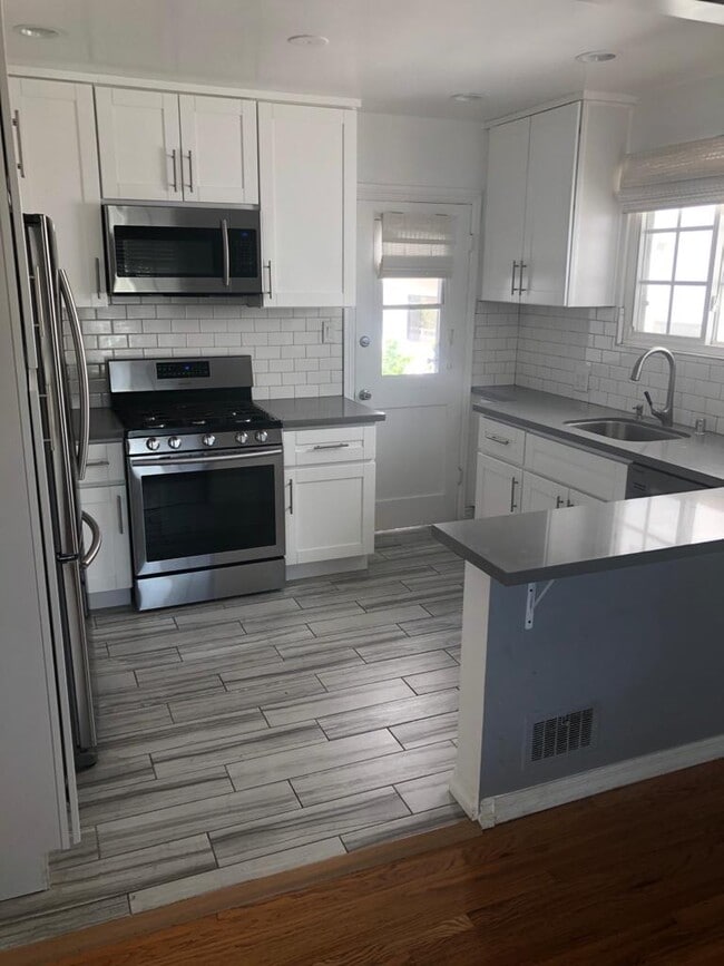 Building Photo - 10605 Ashton Ave