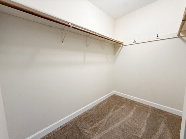 Building Photo - 915 Westmoreland Dr