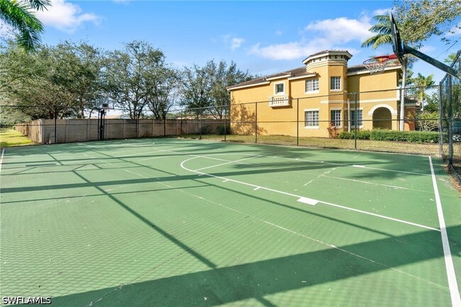 Building Photo - 10260 Olivewood Way