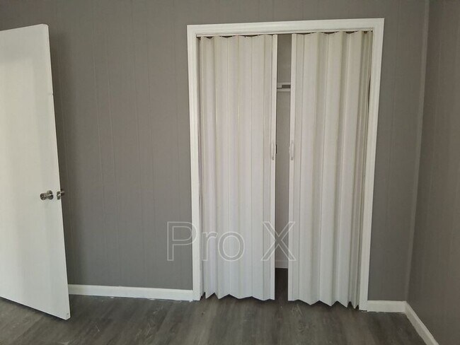 Building Photo - 407 Park St