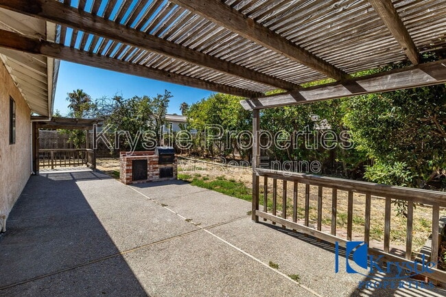 Building Photo - 1366 Matthew Dr