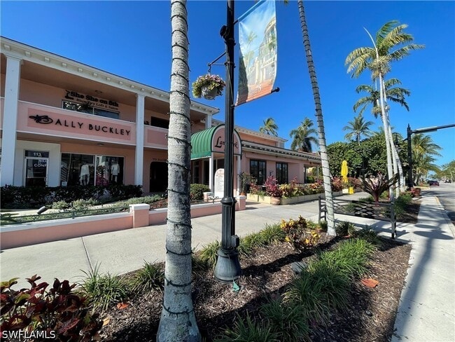 Building Photo - 254 6th Ave S