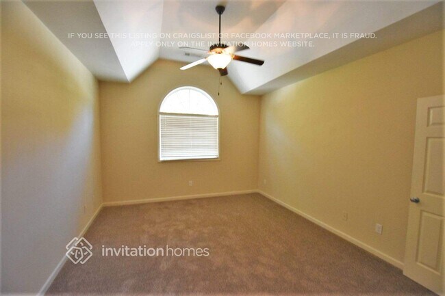 Building Photo - 2560 Freemont St