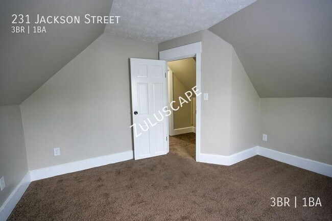 Building Photo - 231 Jackson St