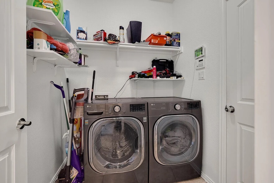 Building Photo - Room in House on Rancho Verde Dr