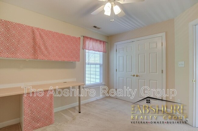 Building Photo - 1410 Fairfax Woods Dr