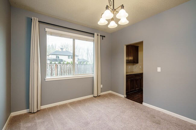 Building Photo - Desirable Camas Location - Hills at Round ...