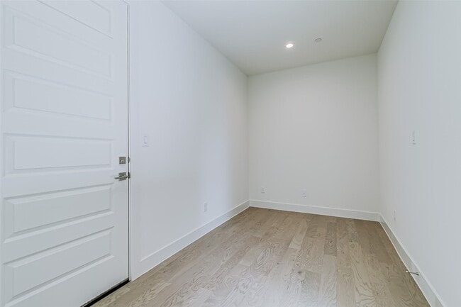 Building Photo - 6028 Lewis St