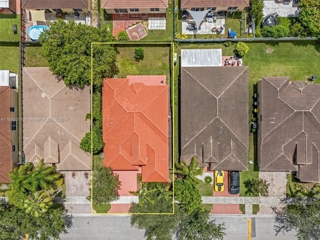 Building Photo - 2014 NE 4th Ct