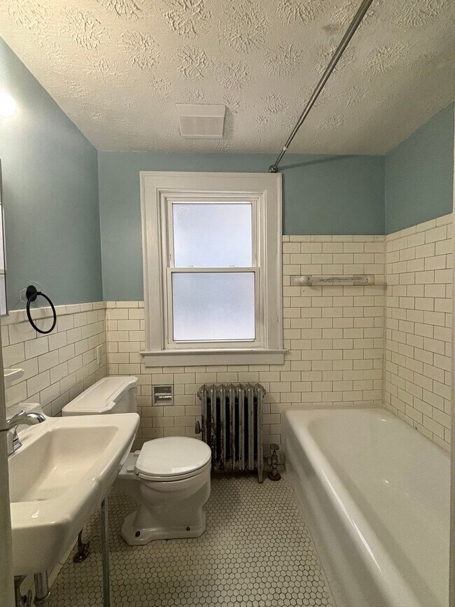 Building Photo - Ludlow2921