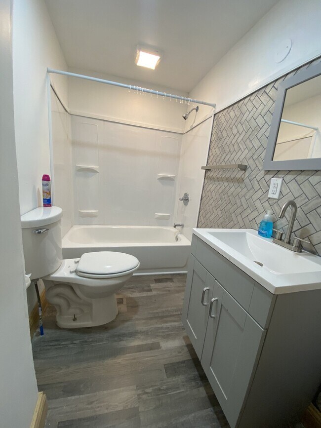 Building Photo - Renovated 1 bedroom Apartment for Rent