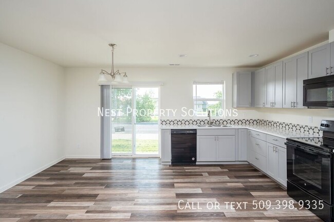 Building Photo - Brand New 2 Bed, 2.5 Bath Townhome! WSG In...