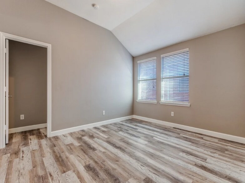 Building Photo - 2109 Hanakoa Falls Dr