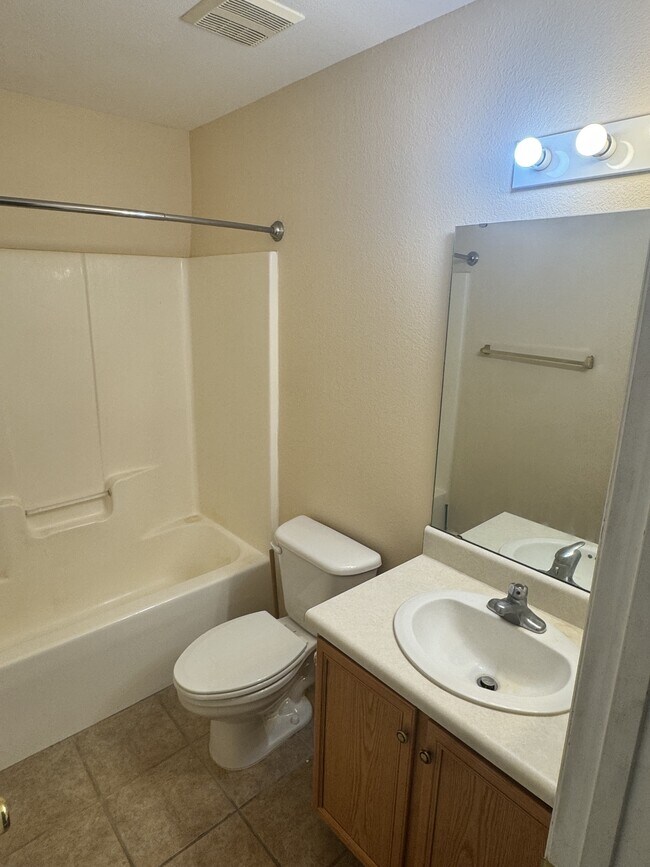 Building Photo - 2738 W Tharpe St