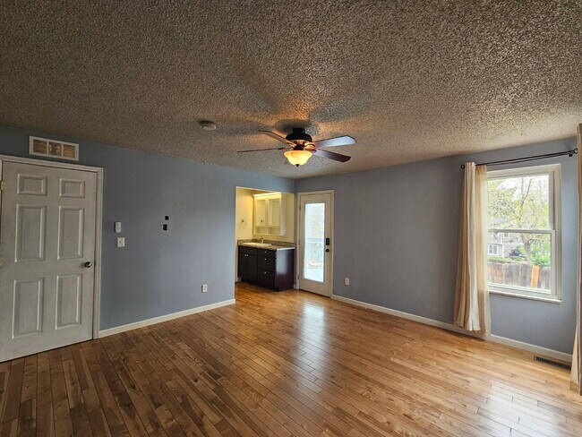Building Photo - Spacious 3-Bedroom Home in Littleton!