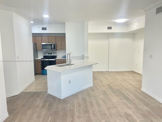 Building Photo - 9172 Collins Ave