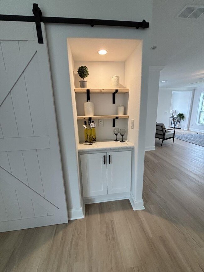 Building Photo - 5805 Mora Pl