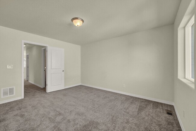 Building Photo - 6241 Felsite Grv