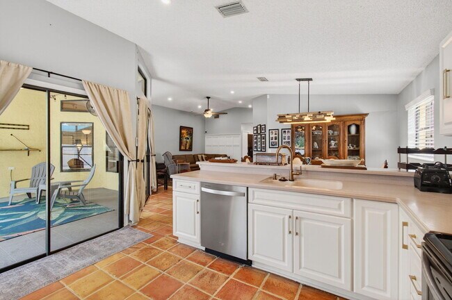 Building Photo - 10332 Islander Dr
